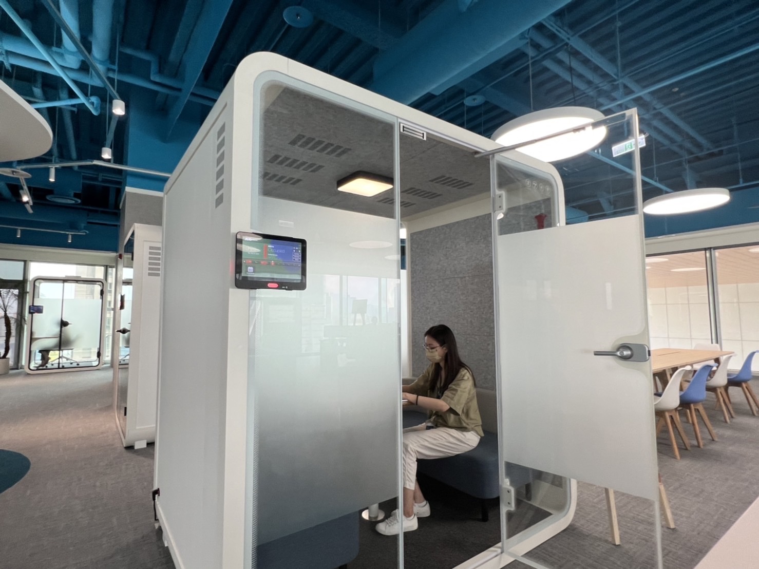 BBIN宝盈高雄據點的智慧行動辦公艙，展現BBIN宝盈在面板以外的研發應用軟實力